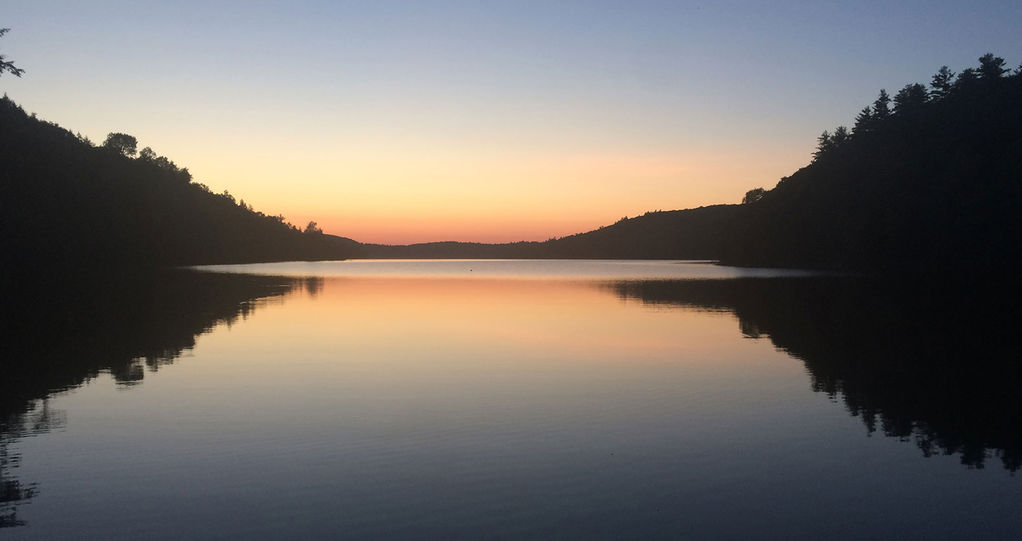 Lac au coucher du soleil